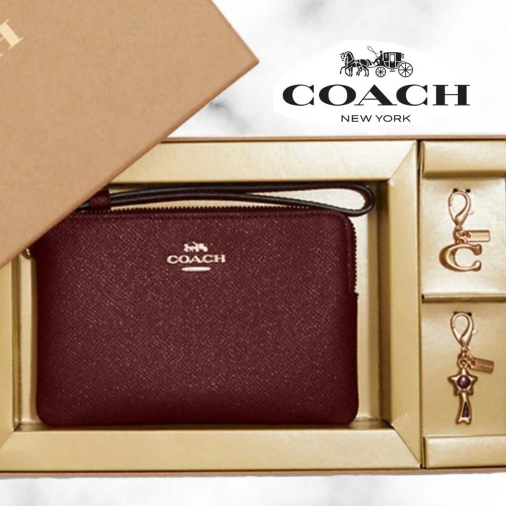COACH Corner Zip Glitter Leather Wristlet Boxed Gift Box 2 Charms 100% AUTHENTIC